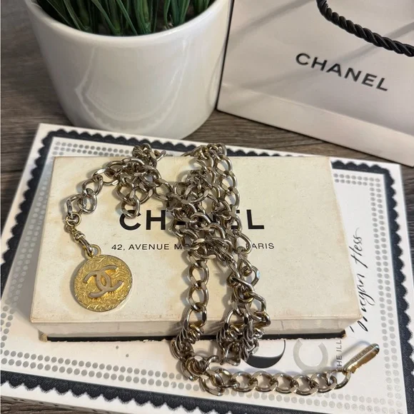 Chanel Vintage Gold 1982 Coin CC Chain Link Belt Chanel Vintage Gold 1982 Coin CC Chain Link Belt For Sale at  main image 4